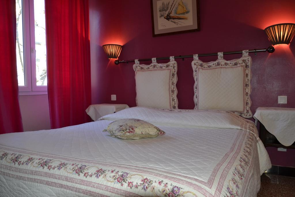Hotellerie De L'Esplanade Rians  Екстер'єр фото