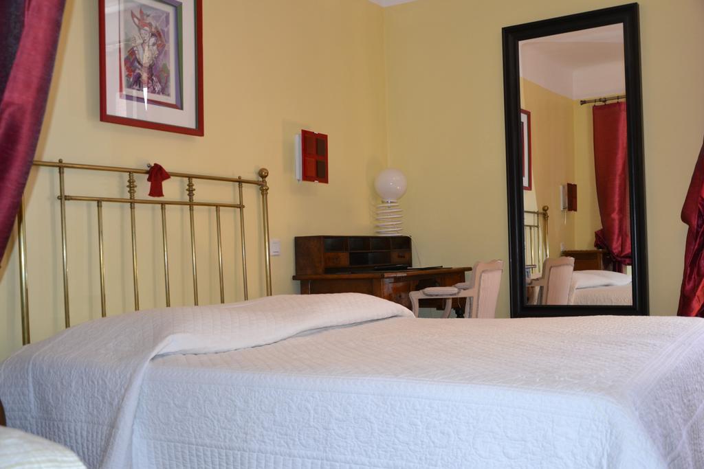 Hotellerie De L'Esplanade Rians  Номер фото
