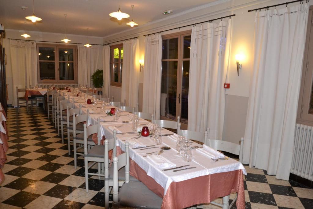 Hotellerie De L'Esplanade Rians  Екстер'єр фото